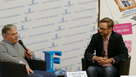 Dr. Mehmet Daimagüler und Christoph Giesa im Gespräch